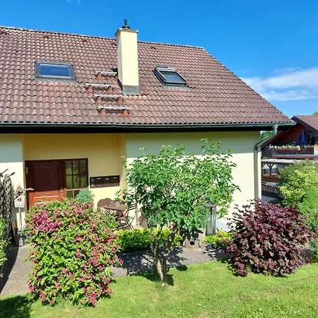 Ferienwohnung Lueg Ins Wiesental * シュタイネン